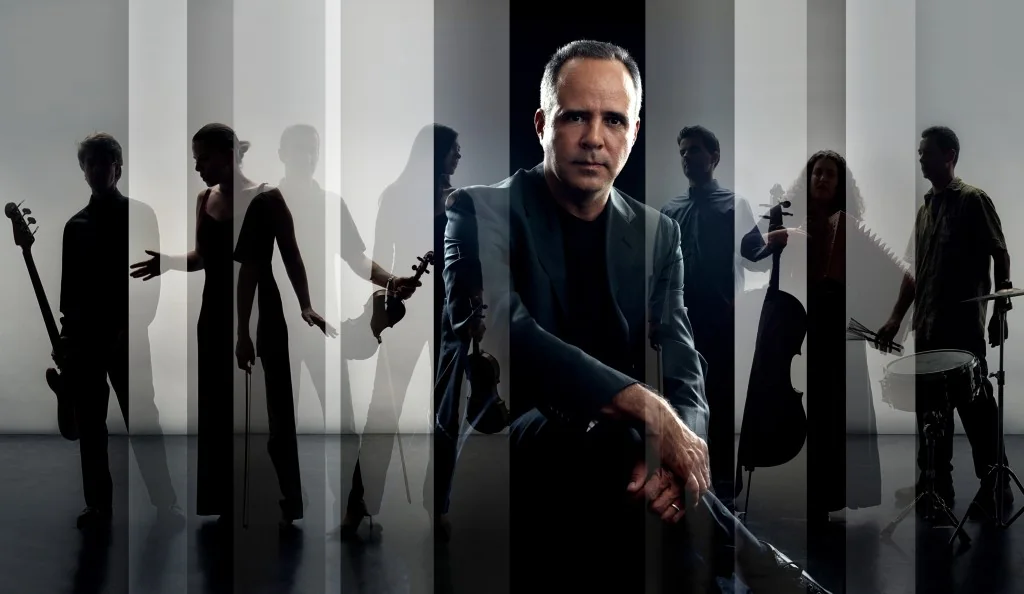Rodrigo Leão with his ensemble
